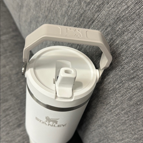 NWT🎉THE ICEFLOW™ FLIP STRAW TUMBLER | 30 OZ LEAK RESISTANT - Picture 6 of 7